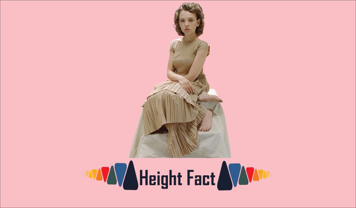 Shira Haas Height