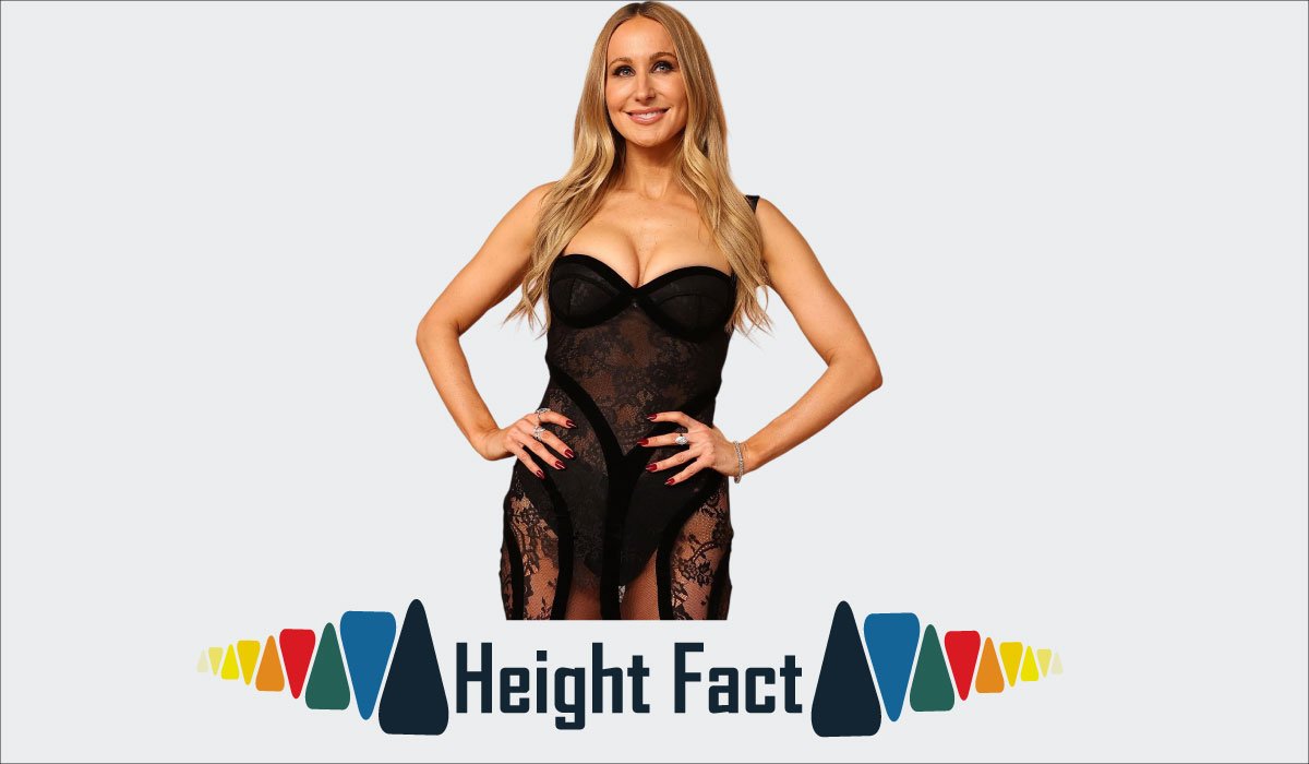 Nikki Glaser Height